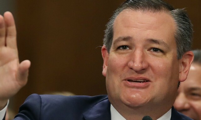 Ted Cruz i hardt vær for å ha «likt» pornografisk innhold på Twitter